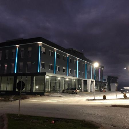 Hôtel Kubi à Struga Extérieur photo