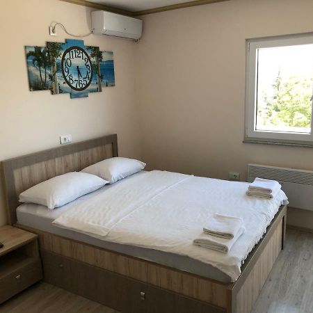 Hôtel Kubi à Struga Extérieur photo