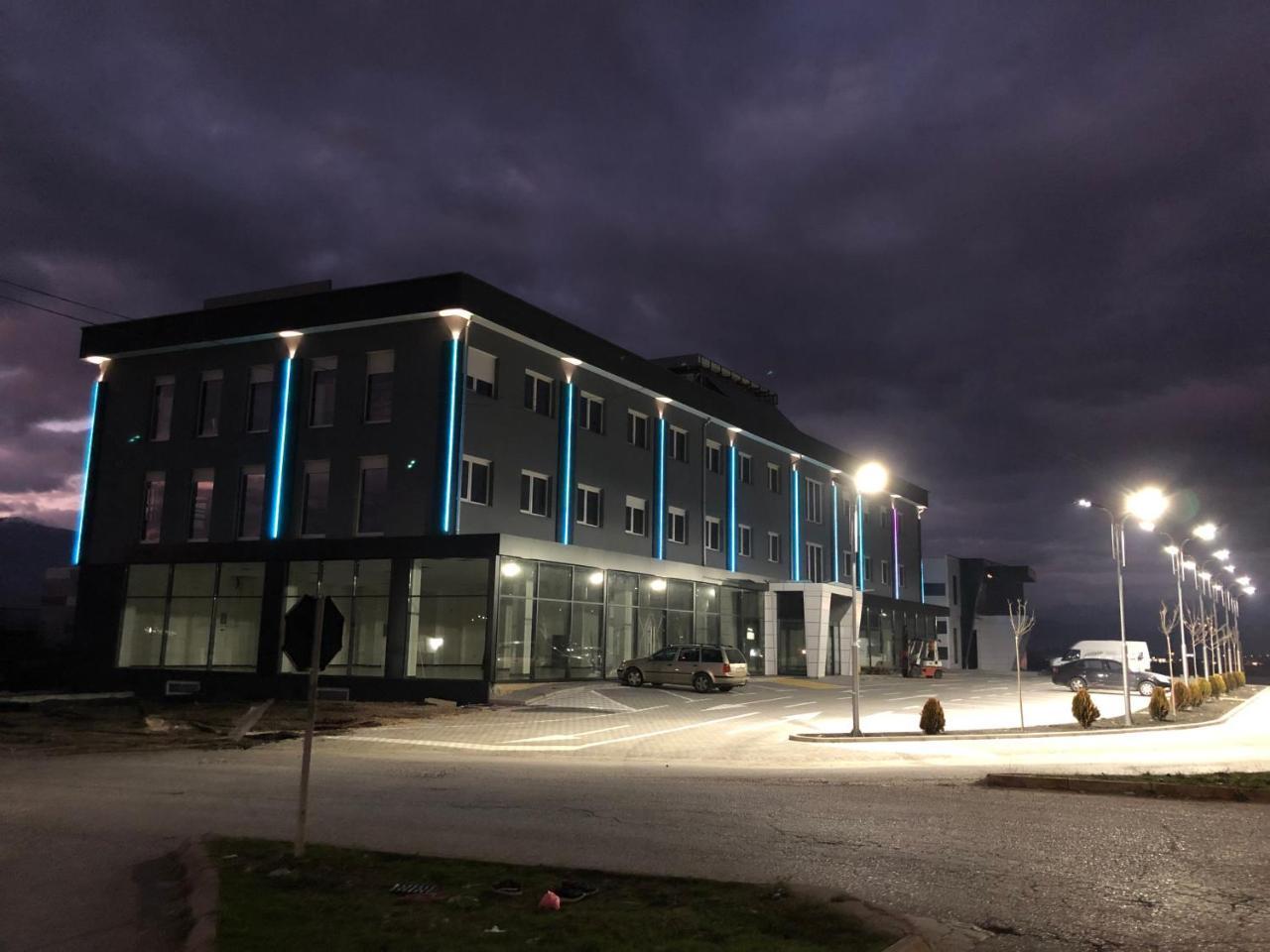 Hôtel Kubi à Struga Extérieur photo