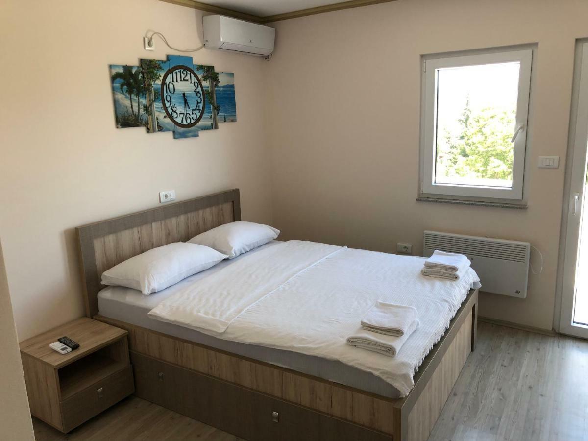 Hôtel Kubi à Struga Extérieur photo