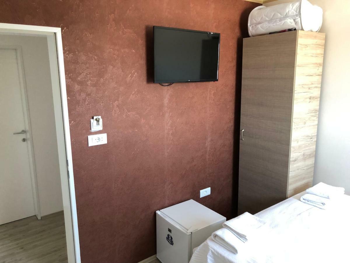 Hôtel Kubi à Struga Extérieur photo