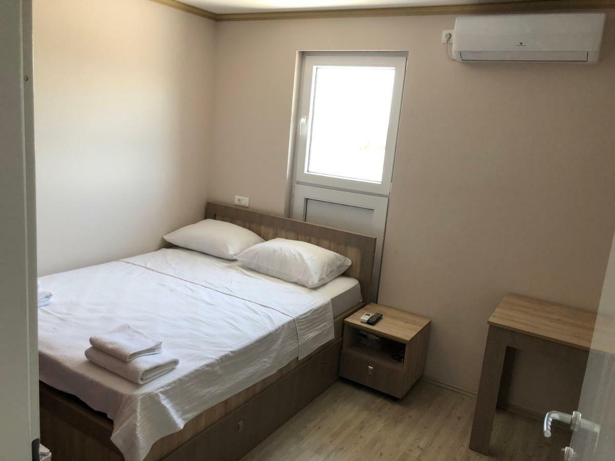 Hôtel Kubi à Struga Extérieur photo